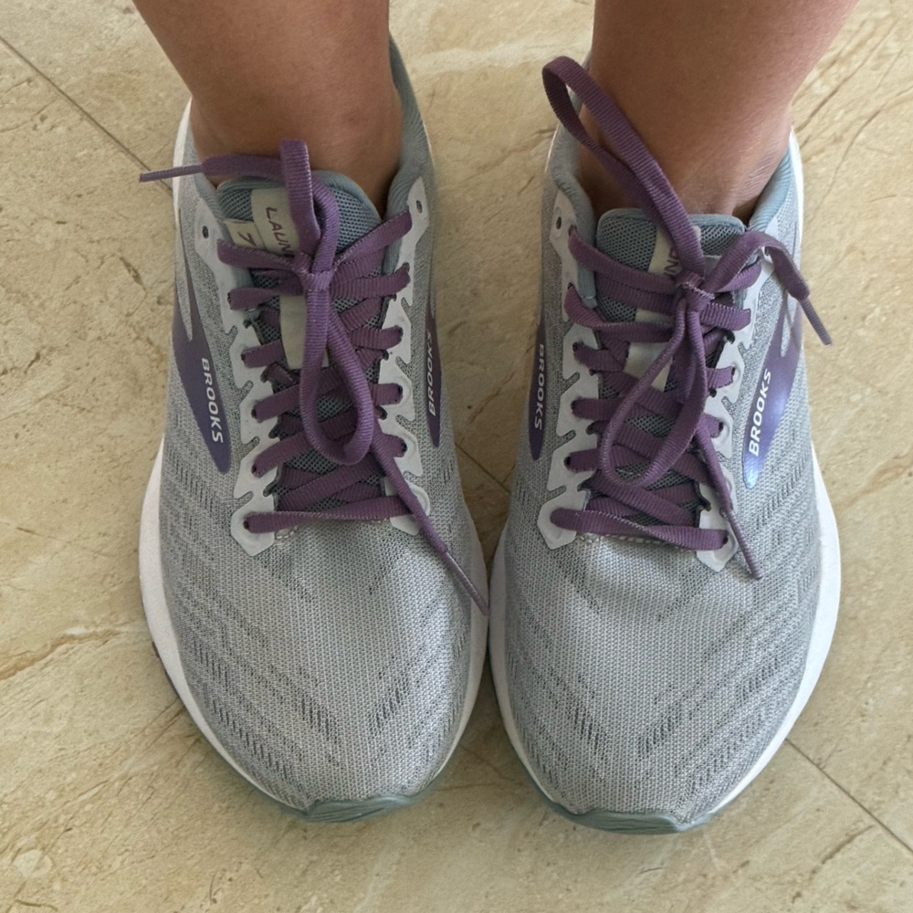 Brooks launch 7 purple and gray, 7.5 wide D